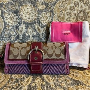 Small Coach wallet in great condition with dust-bag